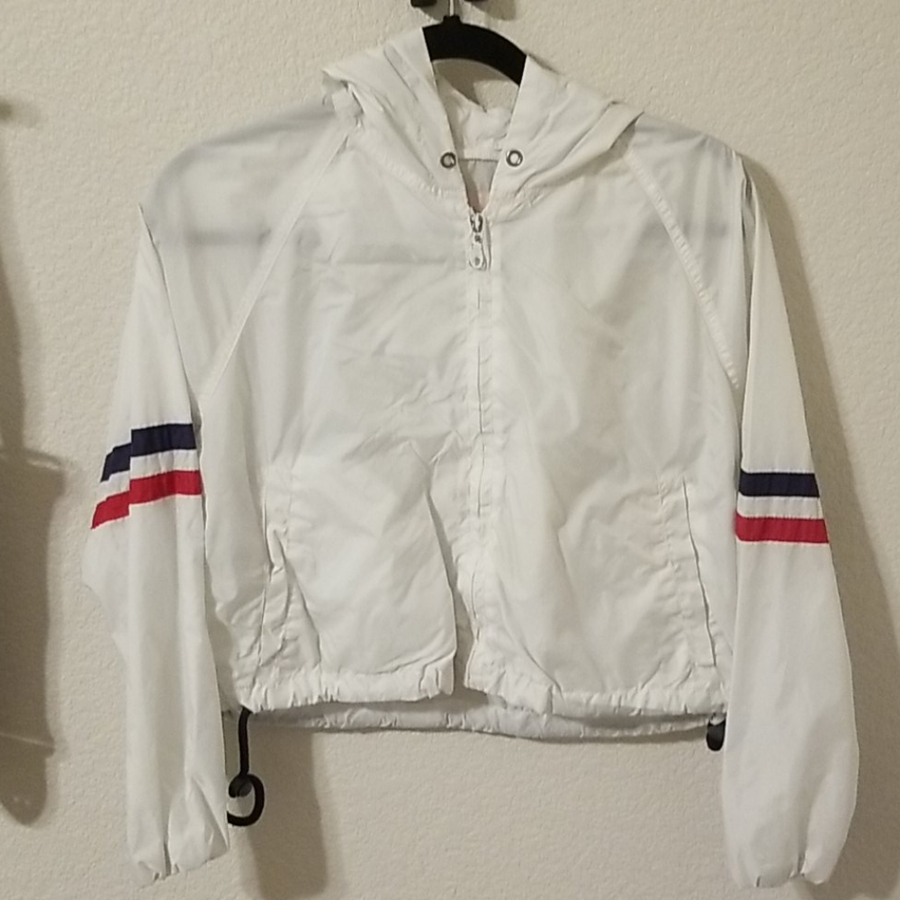 Cropped wind breaker